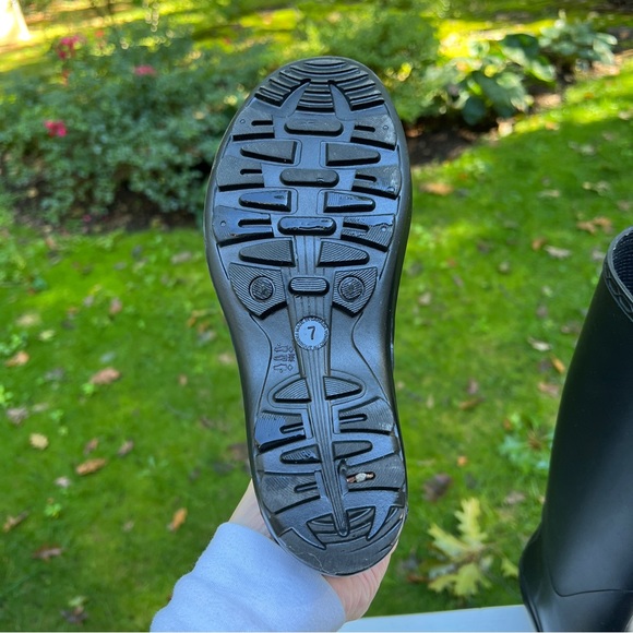 Black Kamik Rain Boots - Size 7 - Picture 5 of 11